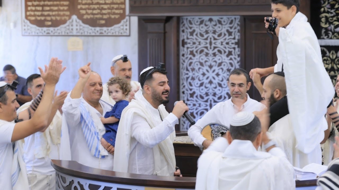 דוד יצחק זמר ופייטן לבר מצווה (הנחת תפילין בחוויה מוזיקלית מרגשת ובלתי נשכחת)