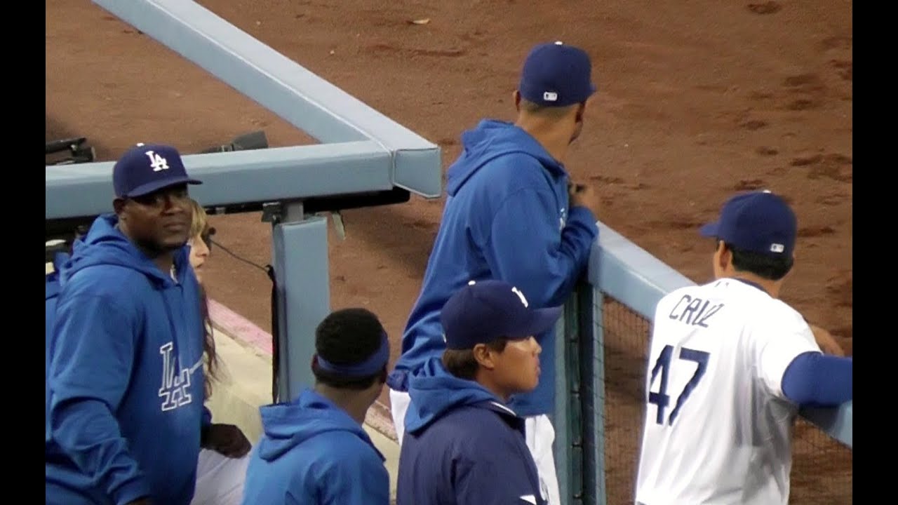 Hyun-jin Ryu 류현진 Juan Uribe, Luis Cruz, & Matt Kemp Goofing Around in Dodger Dugout