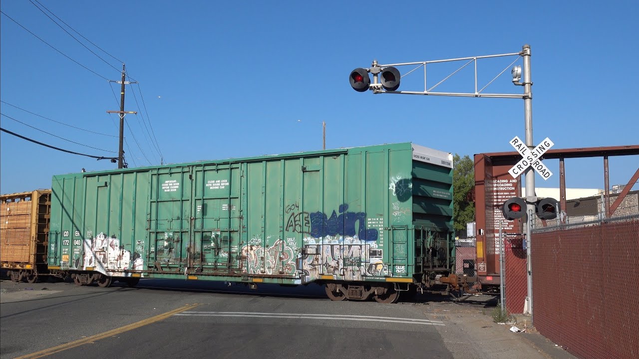 UP 1448 LRR73 Local Pick Up Cars, Orange Grove Ave. Railroad Crossing, Sacramento CA
