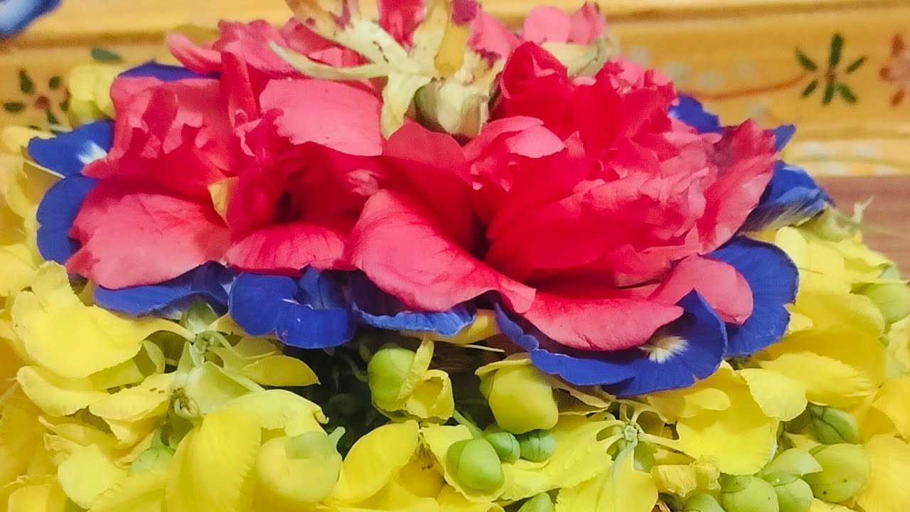 మా ఊరిలో భారీ వర్షం కురుస్తుంది 🌧️ ఇలా అయితే బతుకమ్మ ను ఎలా తీసుకెళ్ళాలి 🤔🌧️