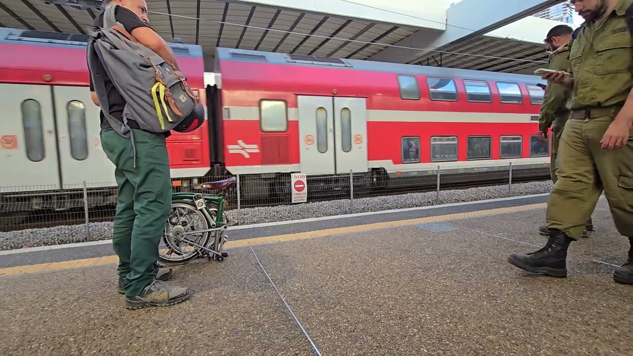 רכבות נכנסות ויוצאות וחולפות ברציפים בתחנת תל אביב סבידור מרכז יום רביעי 6.8.25 חלק א