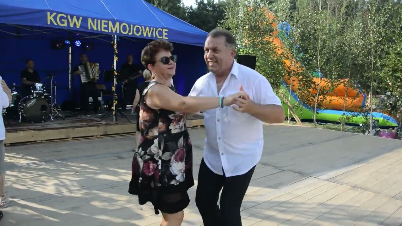 20 07 2024 FESTYN LUDOWY w Niemojowicach a na dechach wśród tancerzy Basia z Leszkiem z Zabrza