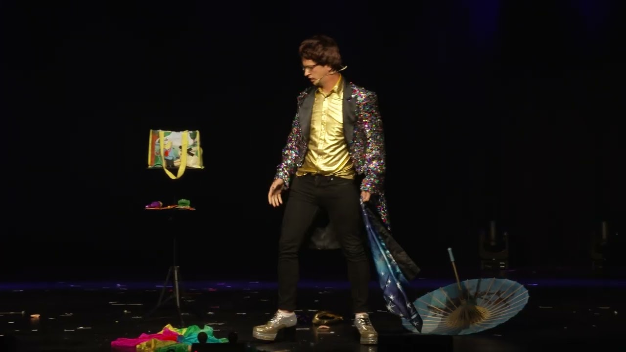 Zauberer Umeno bei Zauberwettbewerb