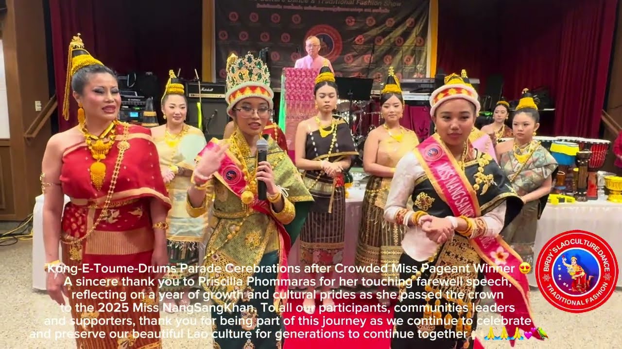 Crowding Winner Miss Pageant NangSangKhan and Kong E-tum parade festival