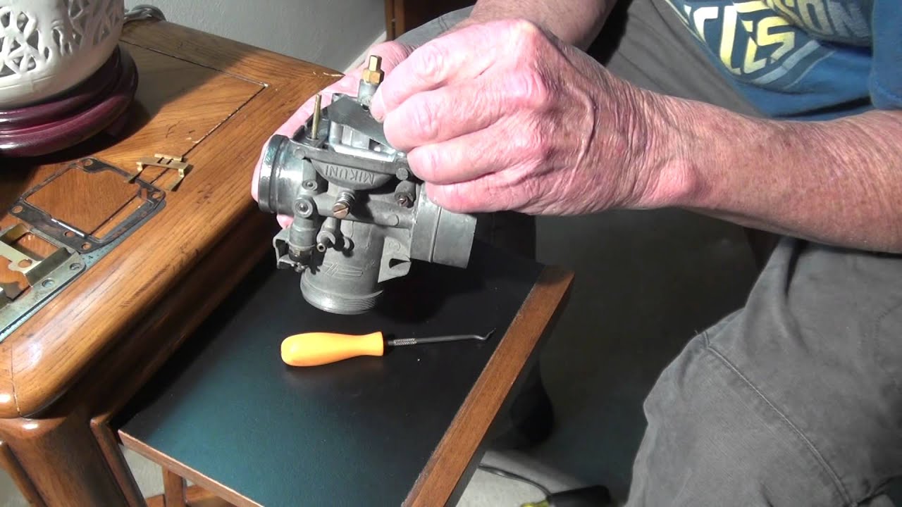 Checking the Float Level on a Mikuni VM38 Carb