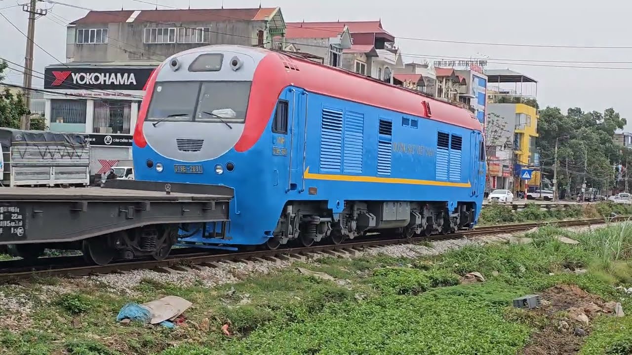 4K TRAIN IN VIETNAM - Những chuyến tàu hỏa, xe lửa ngược xuôi tấp nập