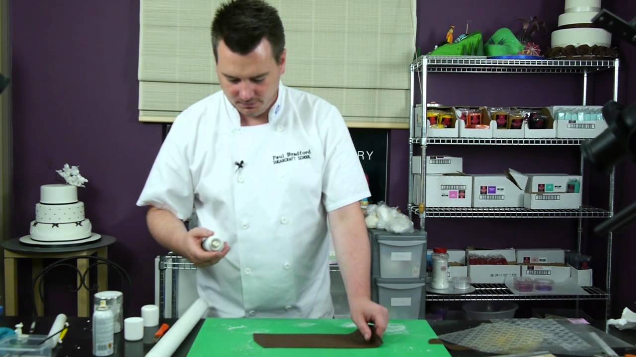 Using a Textured sheet set in cake decorating