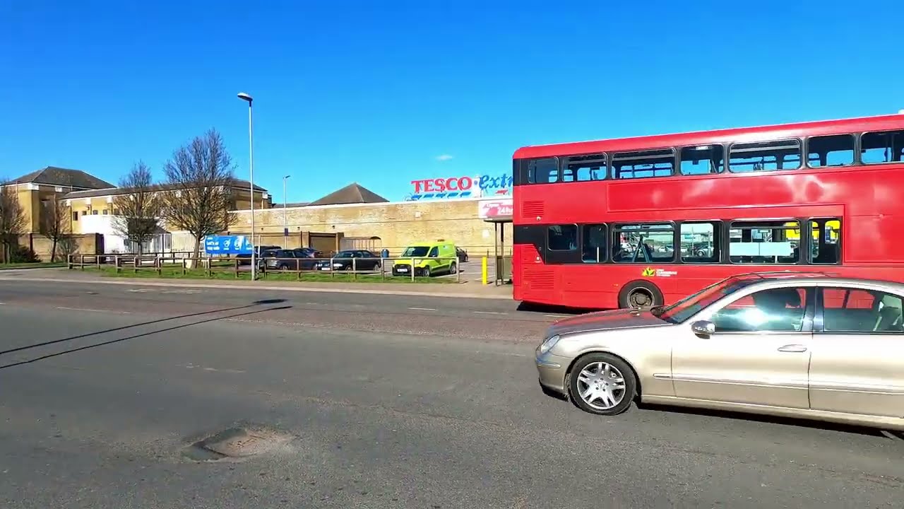 London BUS Ride 🚌 Route 341 - GLOVER DRIVE / Ikea to WATERLOO via Manor House, Farringdon Station