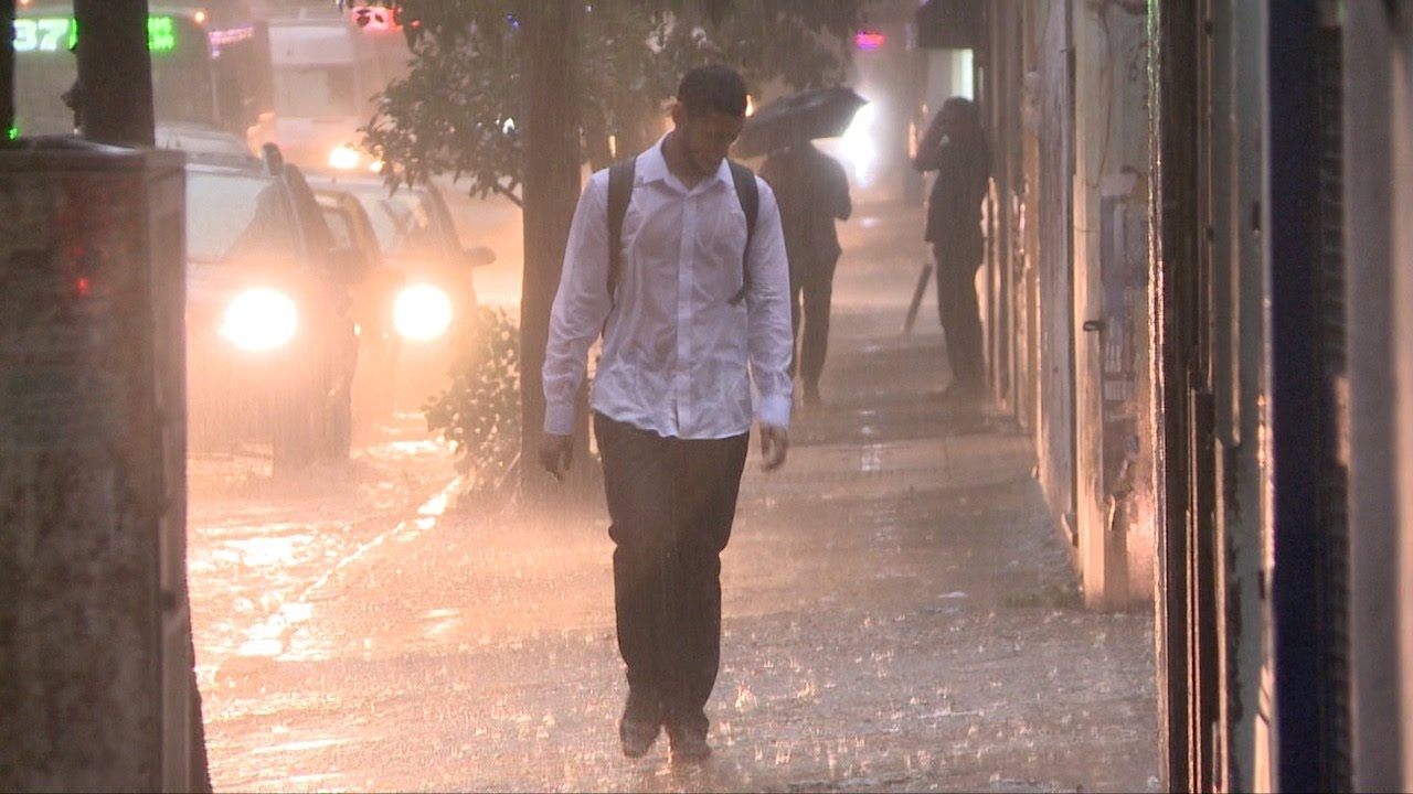 Lluvias y tormentas fuertes en la Ciudad de Buenos Aires mientras continúa el alerta meteorológico