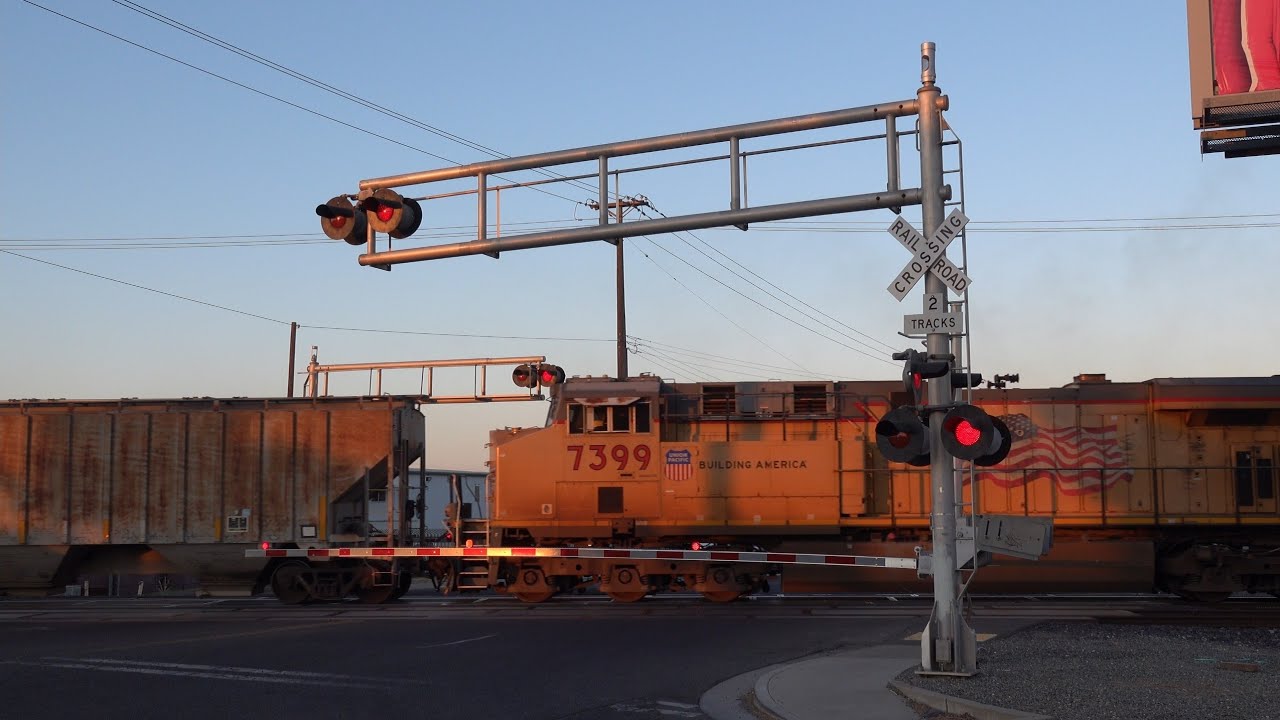 UP 5639 Grain Train South, 14th Ave. Railroad Crossing, Sacramento CA