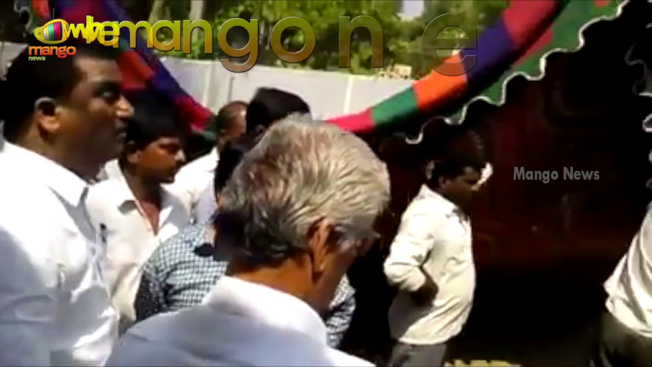 Clash Between TRS Corporator Annishetty Murali And Naini Rajendar Reddy | Mango News