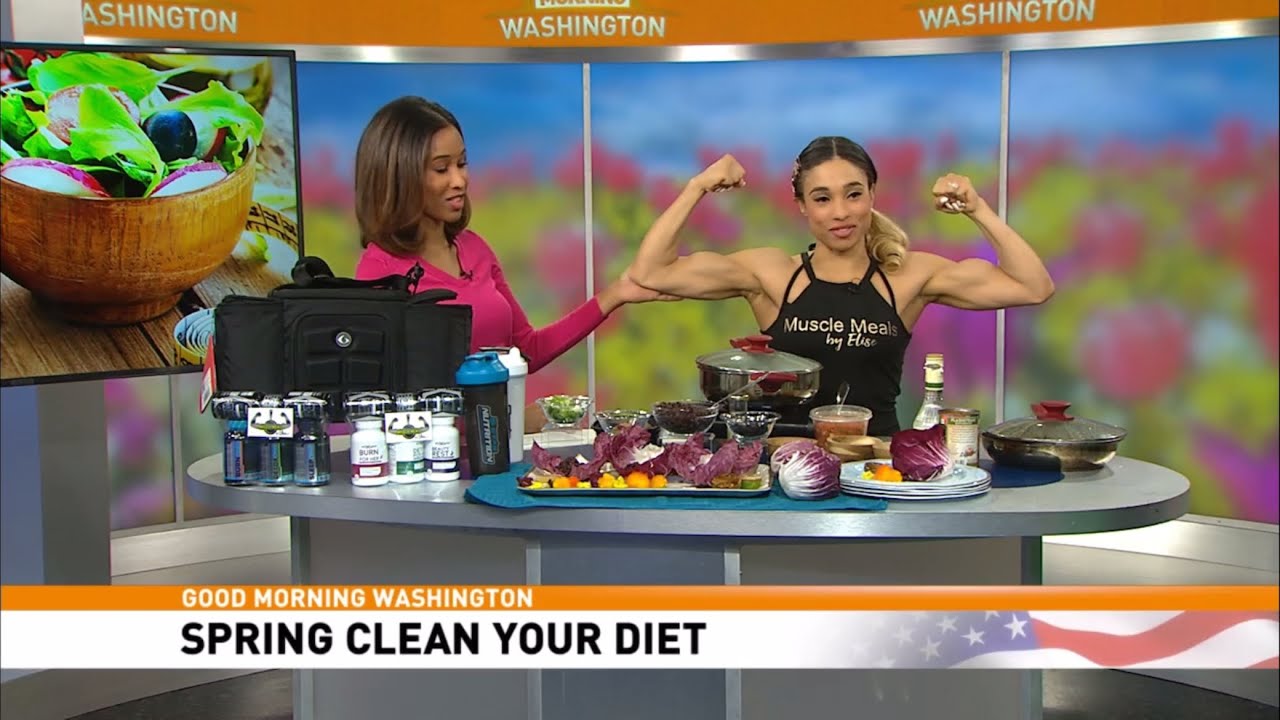 Elise Harris Flexing On TV