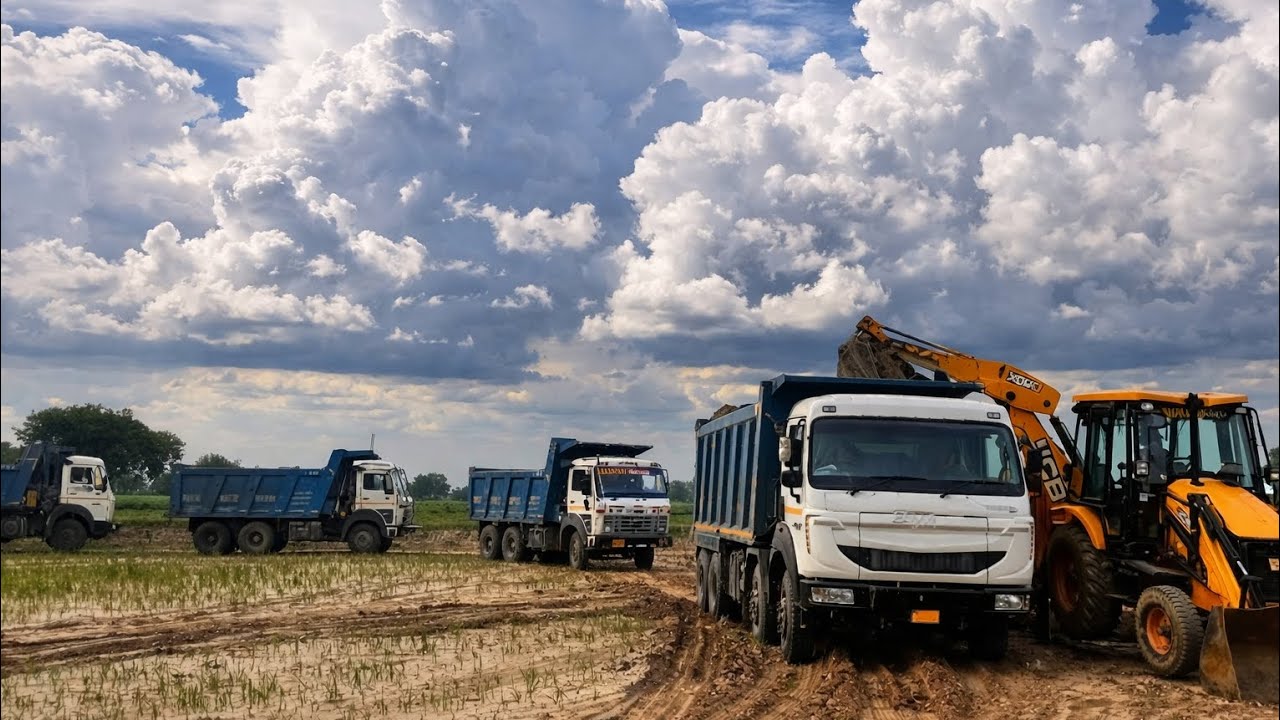 Jcb 3dx Machin loding mud in Eicher pro 6035T bs6 tippar...