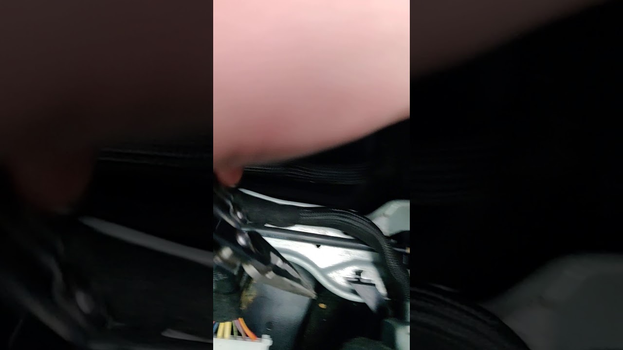 Mercedes C class seat twisting/jamming issue. FIX!!!