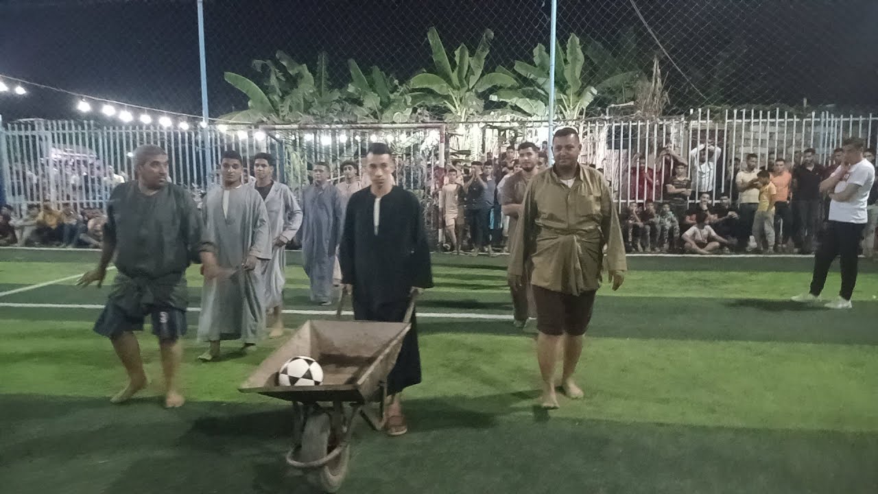اللاعبين يدخنون سجائر والزي الرسمي جلاليب..شاهد ما حدث بدورة كرة قدم في كفر الشيخ