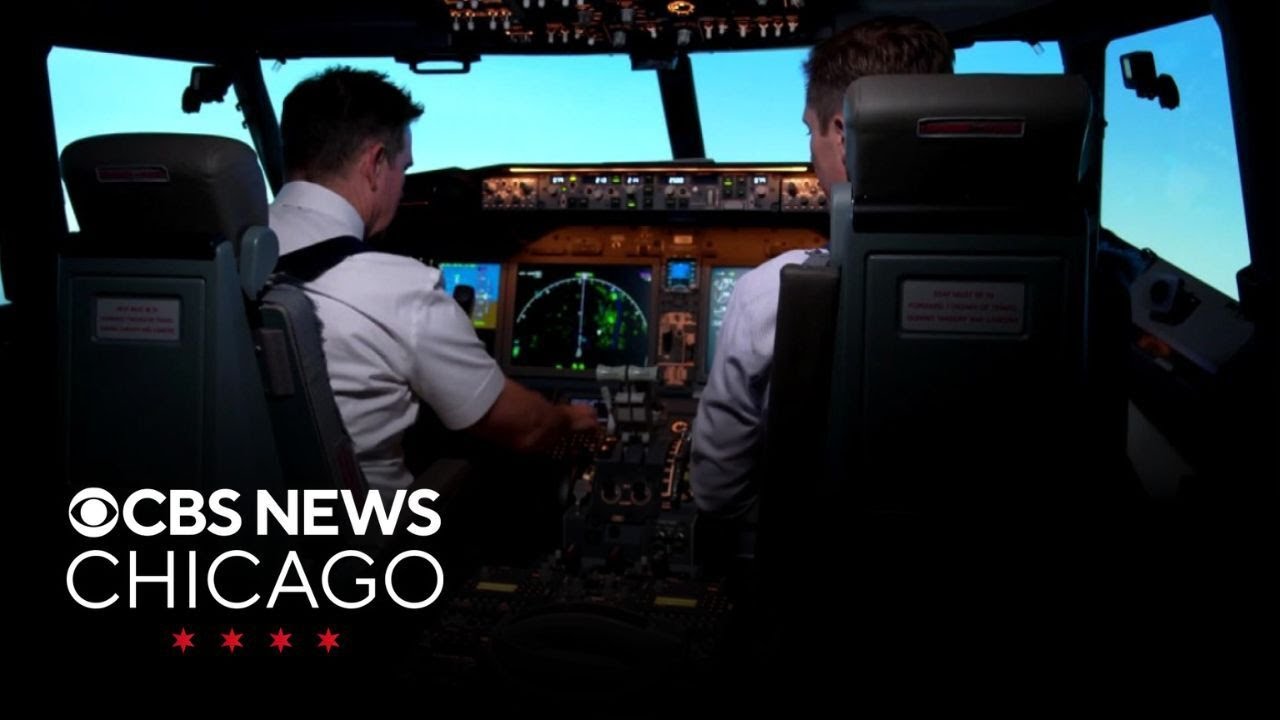 How do pilots train for air traffic control system failures?
