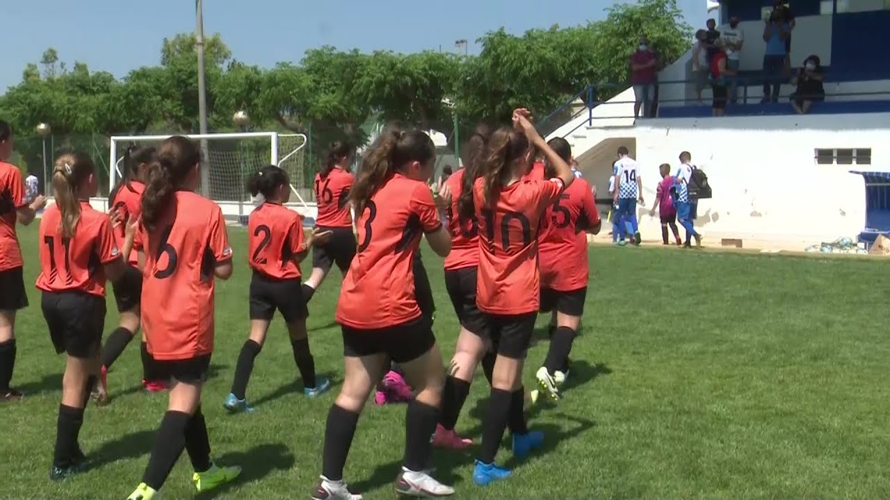 L'Infantil B de l'Escola Delta, un dels pocs equips femenins que comepteix contra nois a Catalunya