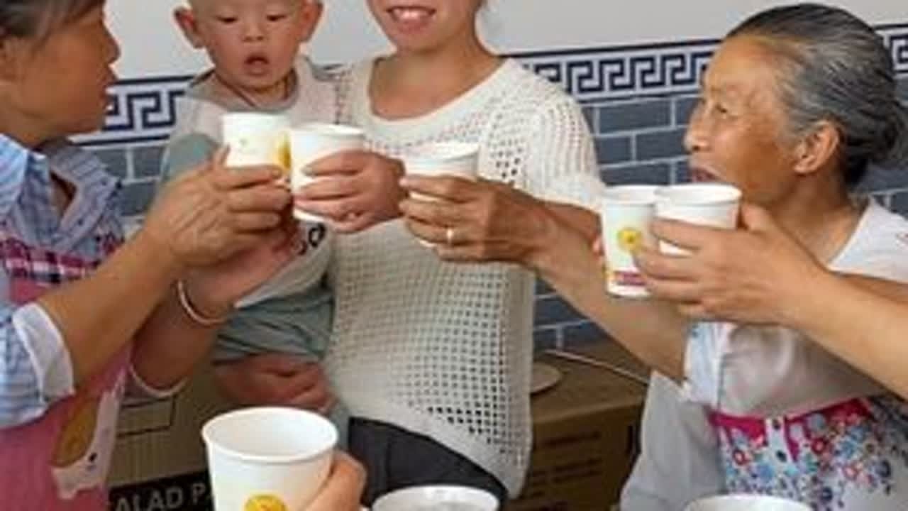 日子过得真快呀，辰辰两岁咯，又可以聚在一起吃好多好吃的了。 #生日仪式感 #我的乡村生活日记 #农家人农家事