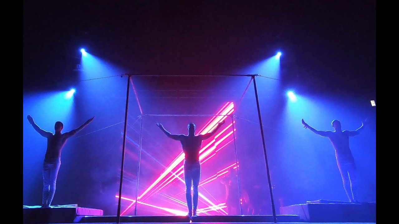 Акт на турнике - ZeltPalast Weihnachtszircus 19/20