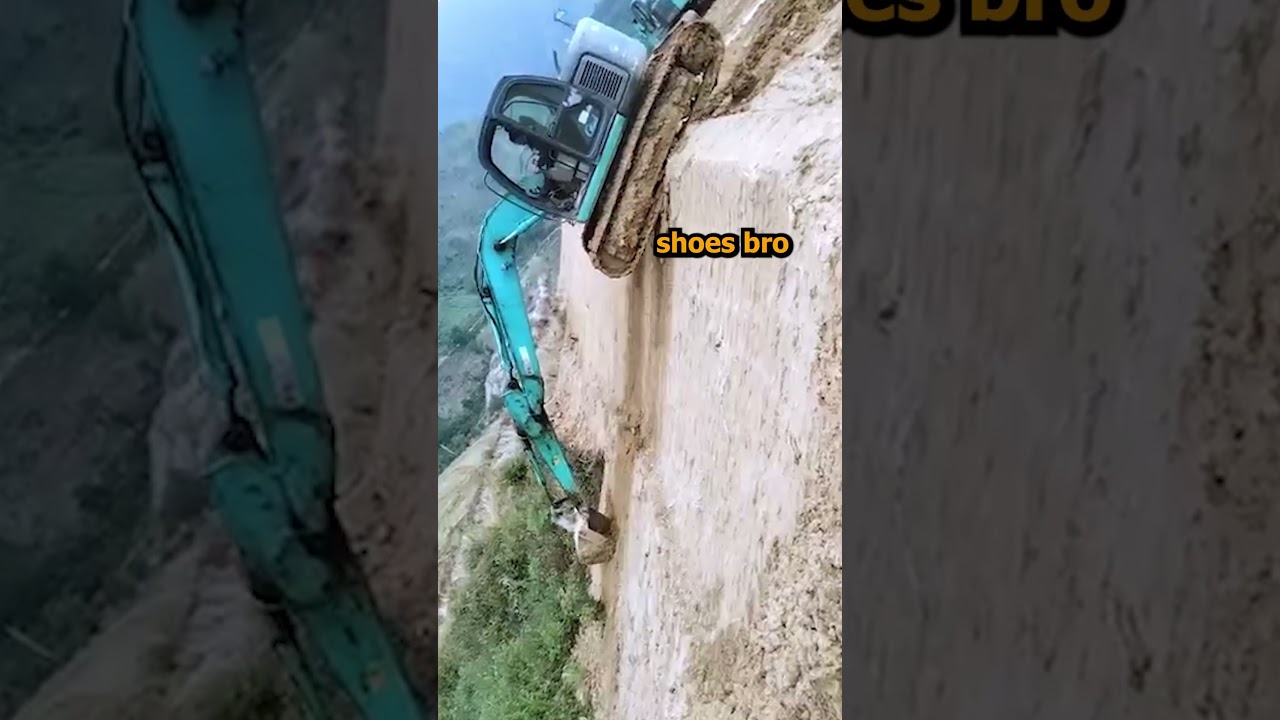Экскаватор спускается по крутому склону 👀