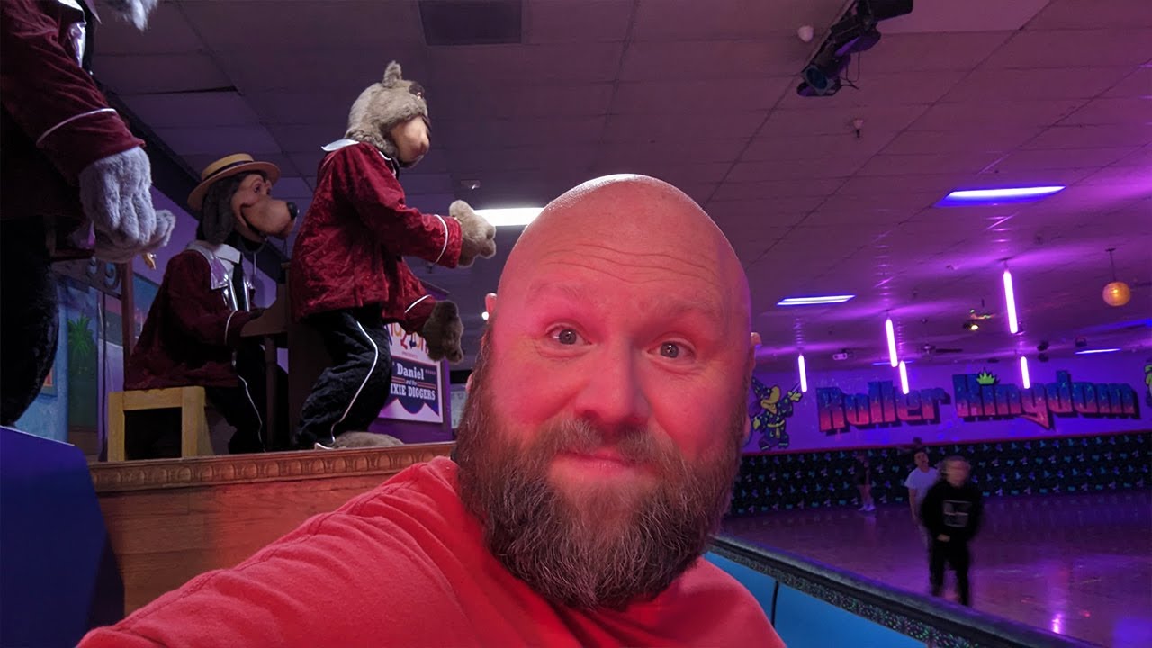 Я посещаю Roller Kingdom в Рино, Невада, чтобы увидеть Дэниела и The Dixie Diggers!