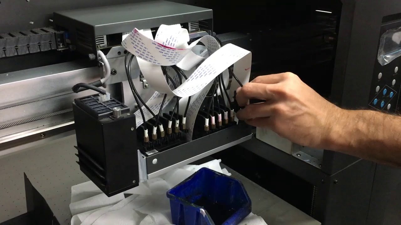 Flushing a UV print head