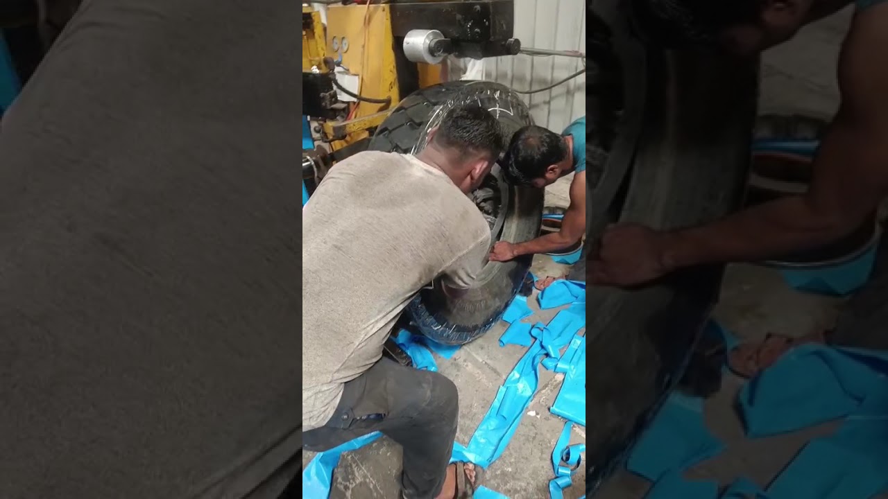 👍How 🚜Tyres remolbing Refreadign process Tyre Remolbing #tyresmanufacture #tyrestickers #tyresafety