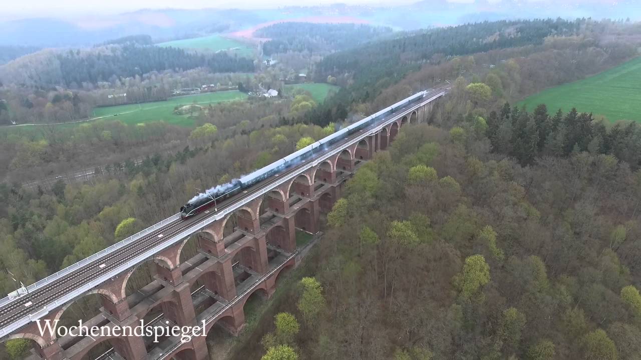 Schnellste Dampflok der Welt auf größter Ziegelsteinbrücke der Welt