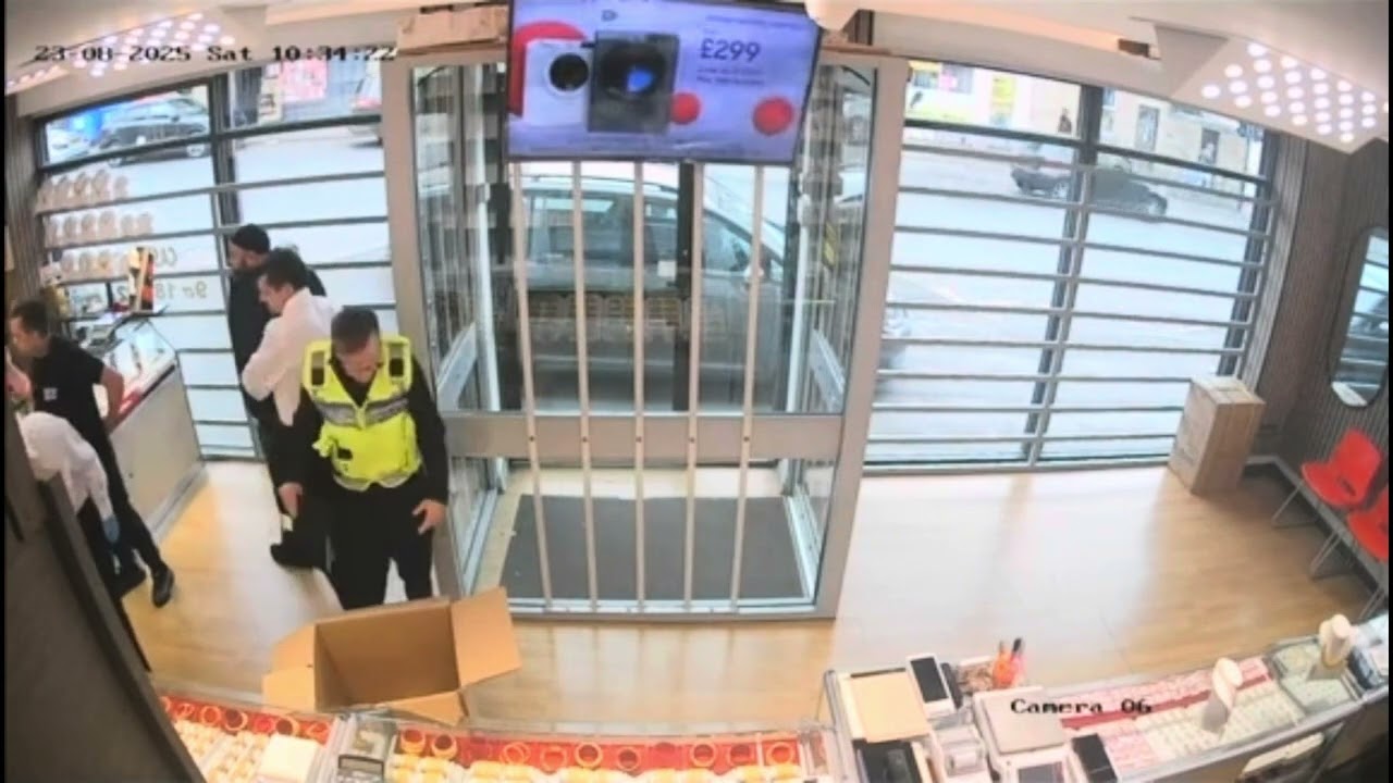 Daylight robbery: Fake police enter Bradford jewellery shop