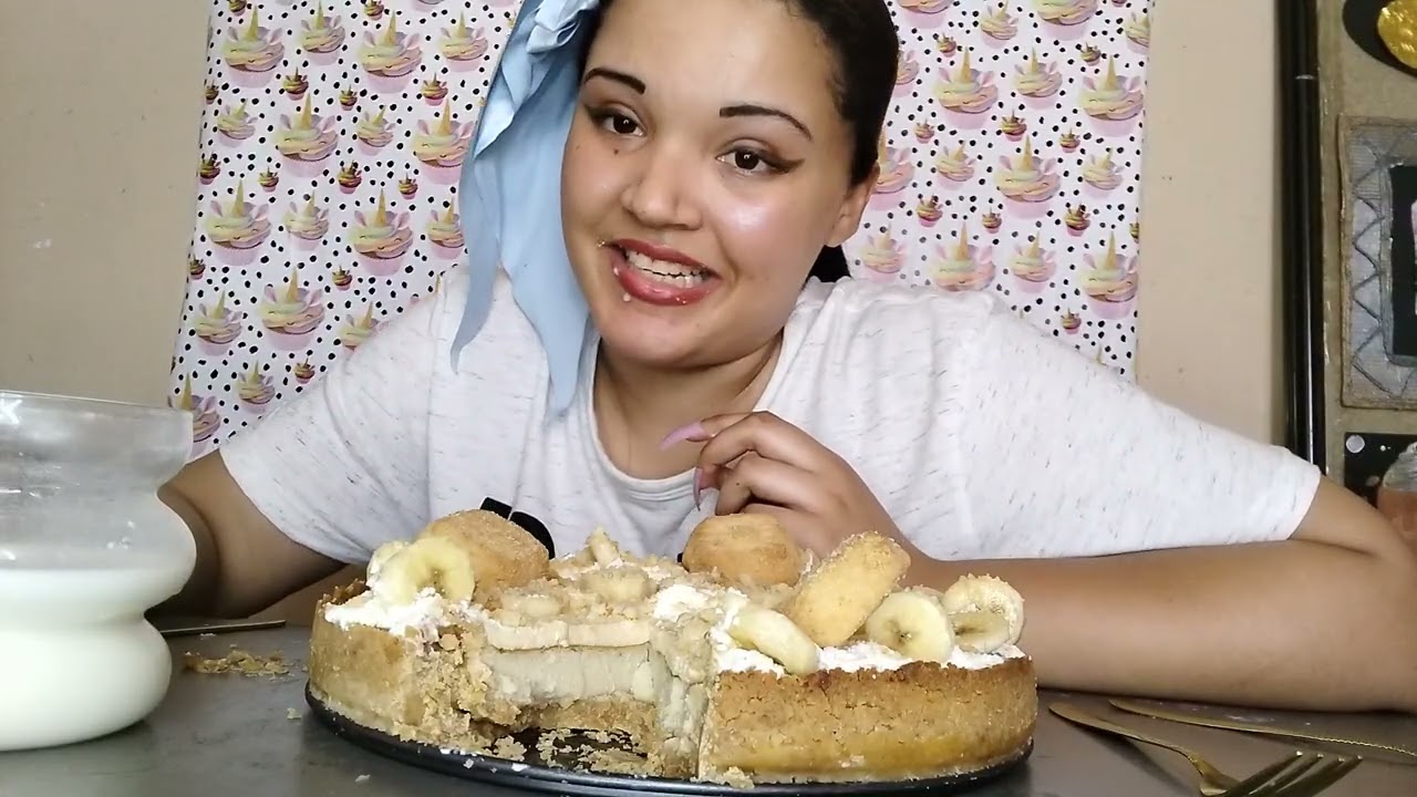 Banana cream cheesecake eating 🍌🥧🧁by Director verse. 
