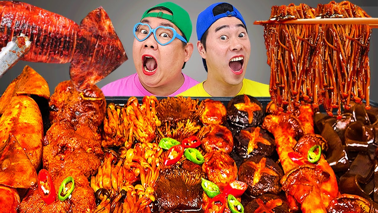 MUKBANG 불닭 짜장 버섯 소세지 짜장면 먹방 ENOKI MUSHROOM AND FIRE NOODLES DDUGI 뚜기