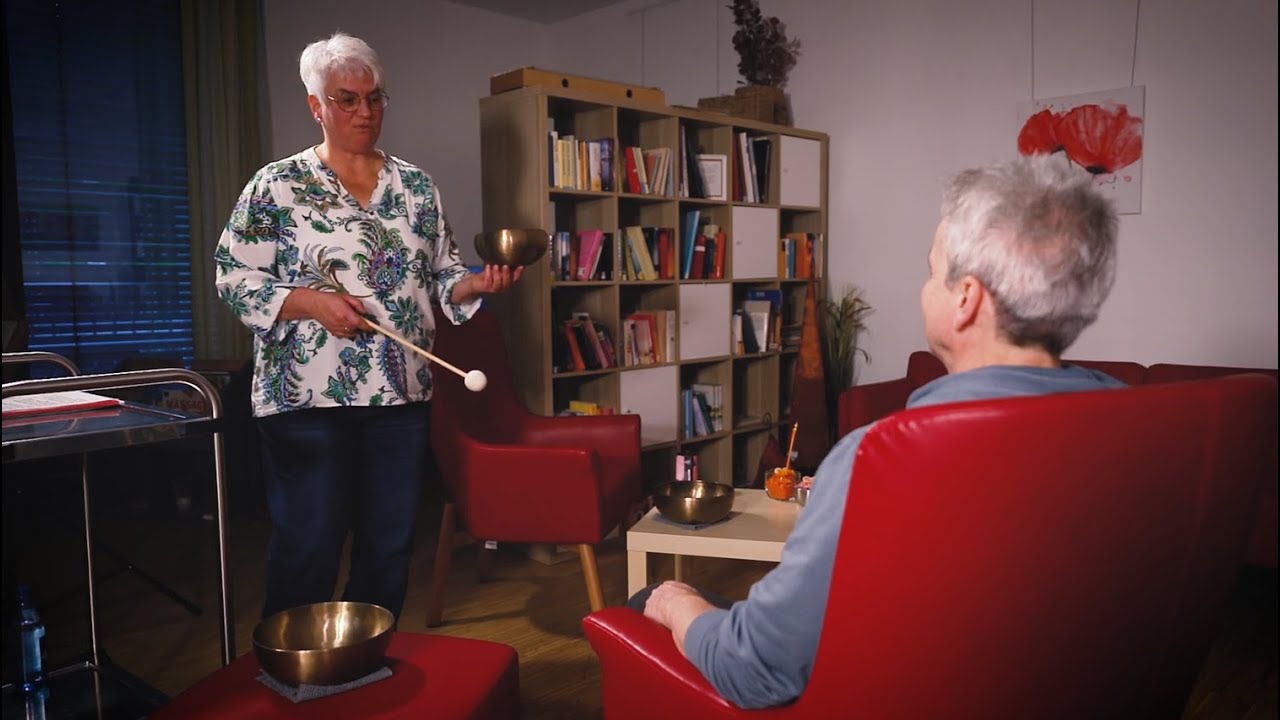 Klangschalentherapie auf der Palliativstation – Ruhe in schweren Momenten