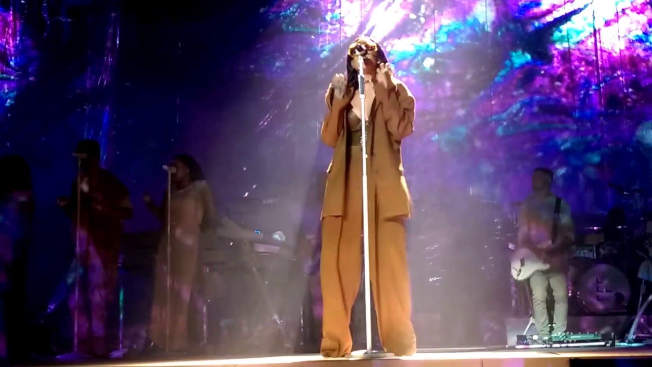 Rihanna: Needed Me & Same Ol' Mistakes Live In Atlanta