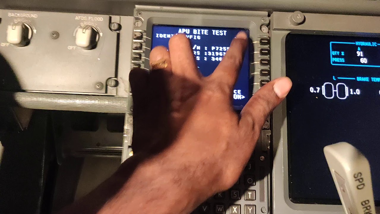 B737 NG Aircraft - APU BITE OIL QTY & DMM