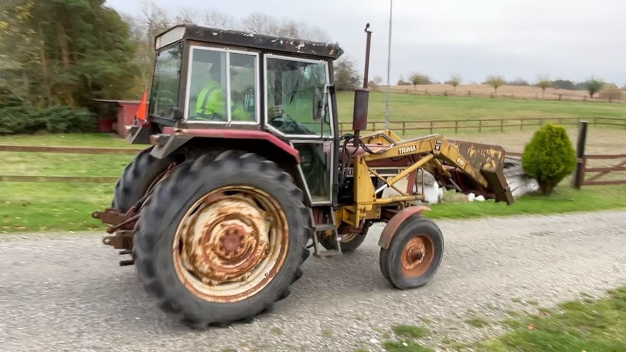 Köp Traktor International 584 med frontlastare på Klaravik