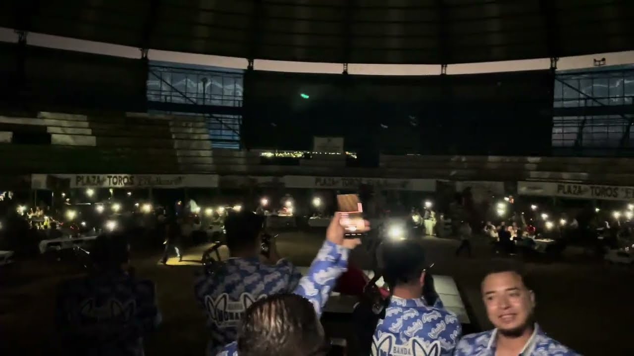 Se fue la luz y con estos sones prendieron la fiesta 
