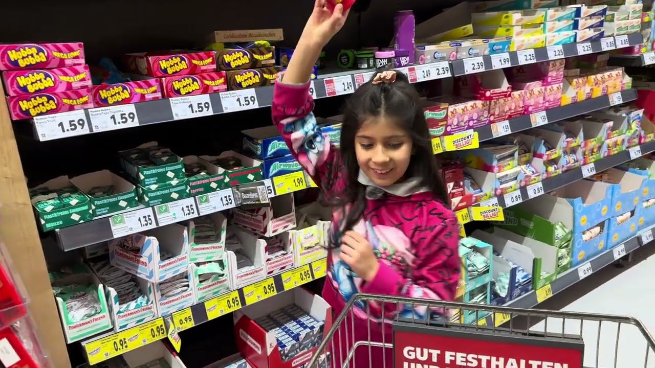 تحدي الحلويات الغريبة! ساره ولارا يصنعان الكوارث 🍭🍫😂