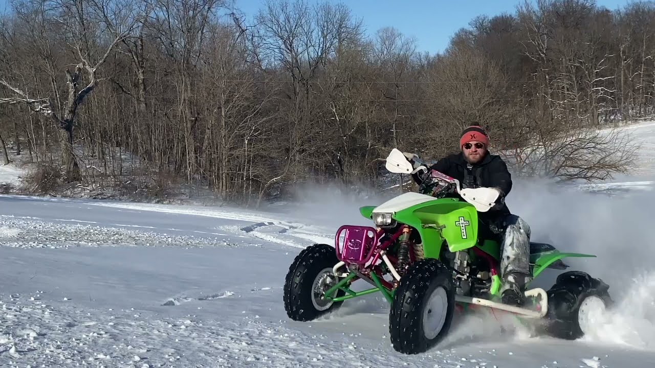 Honda TRX 450r езда по снегу с гребными шинами (подъёмы в гору не работают)