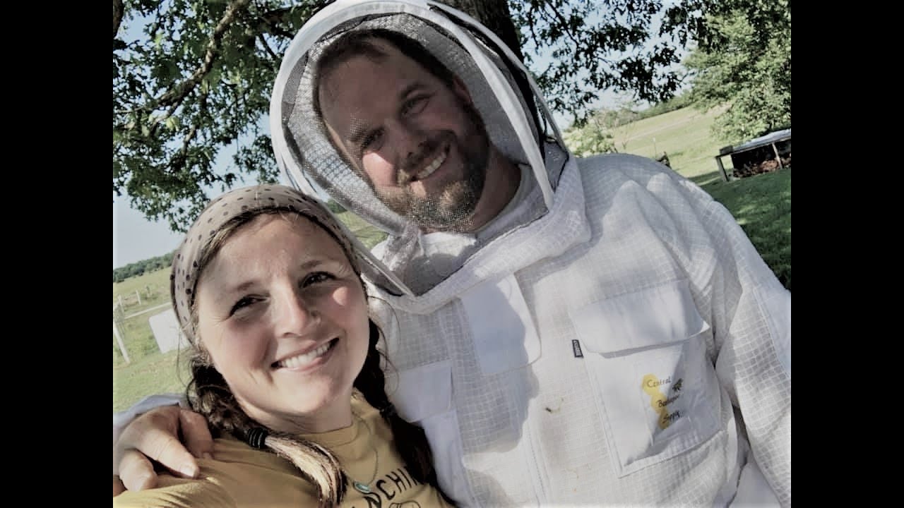 Attract bees to Your Garden / 5 Ways To Feed Bees