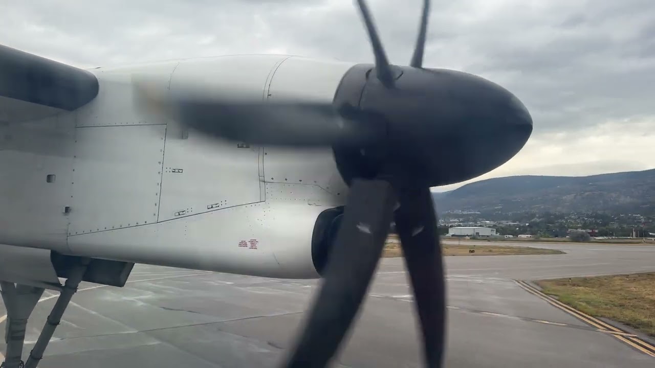 Dash 8 Q400 WestJet Takeoff from Penticton