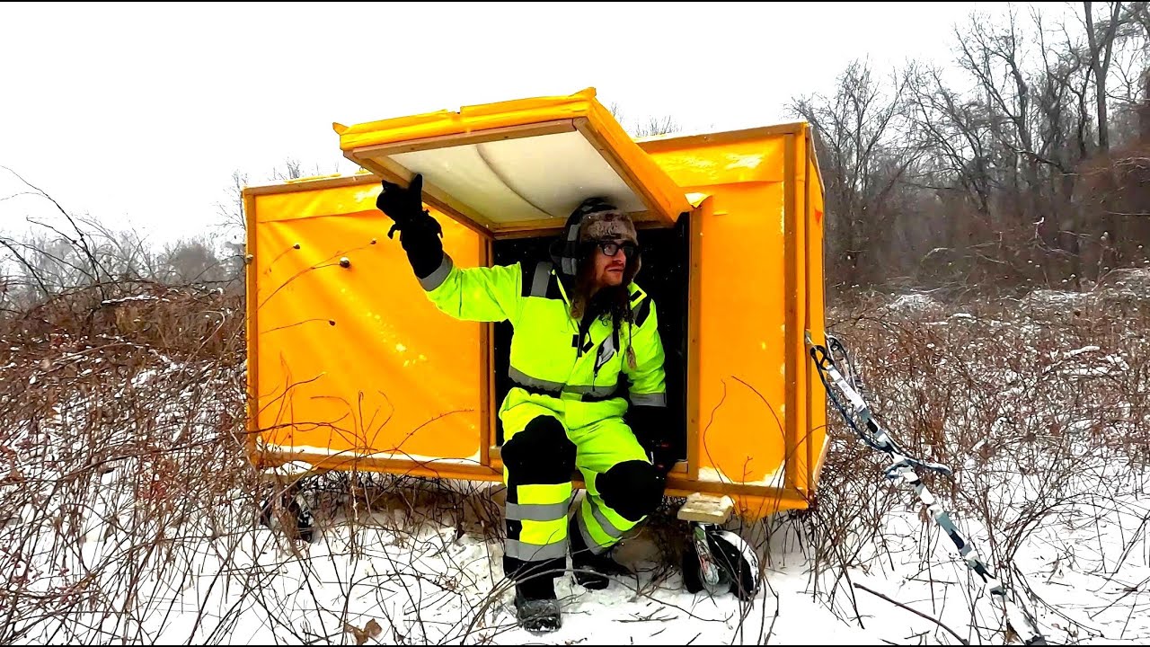 Zero Degree Night In Homemade Camper ( 0° F and 50 MPH Winds )