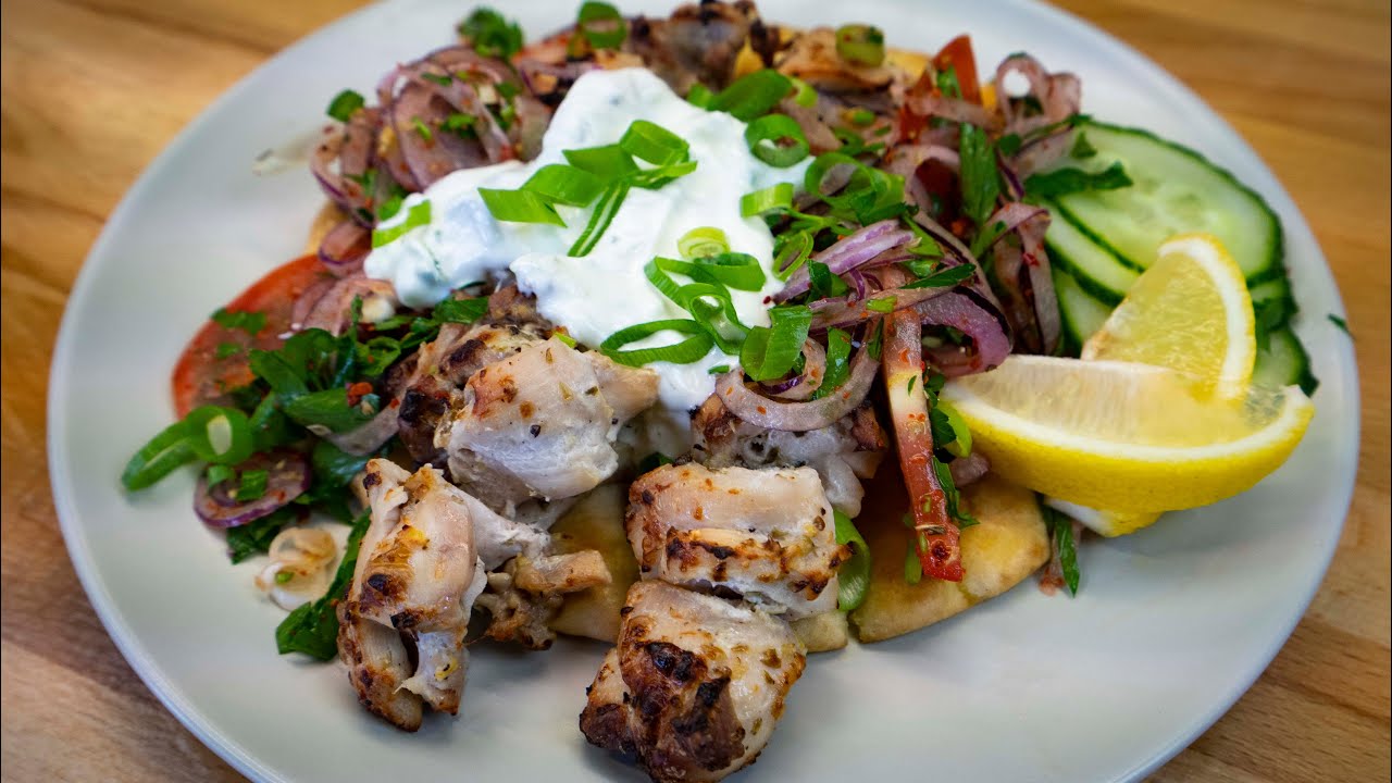 REZEPT: Hähnchen Souvlaki Spieß auf Pita Brot | Rezeptvideo by Bernd Zehner
