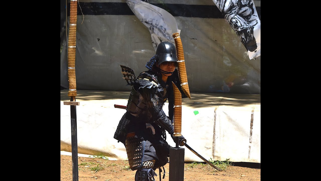 Tameshigiri (Katana test cutting) in Samurai Armor 試し斬り