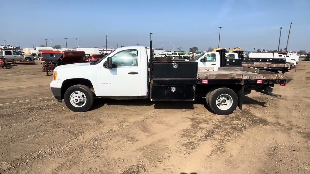 2011 GMC 3500HD Flatbed Truck
