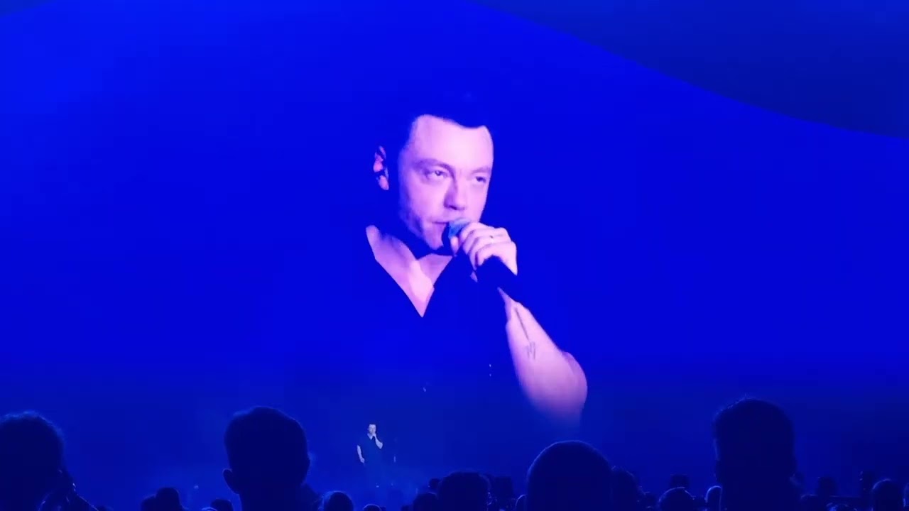 Tiziano Ferro Tour 2023 prima data Lignano Sabbiadoro, un messaggio #controlaviolenzasulledonne