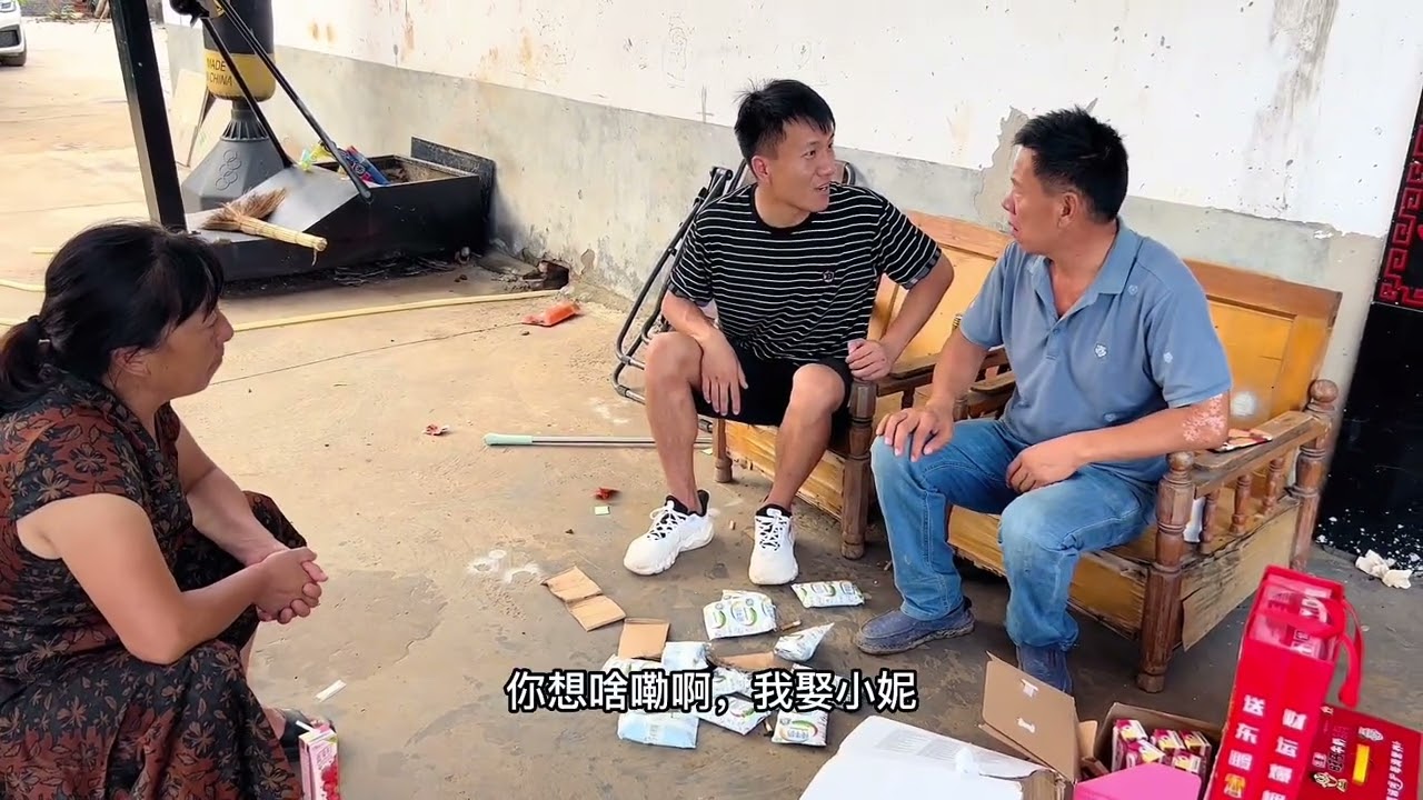 爸妈带着重礼去接儿媳，却吃了闭门羹，小兵气的要相亲，换掉兵嫂