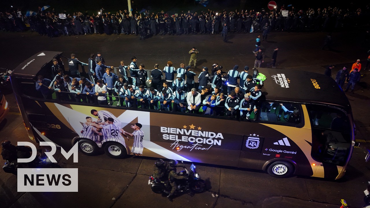 FULL ARRIVAL: Argentina Return Home to Hero's Welcome After World Cup Final Heartbreak | AD15