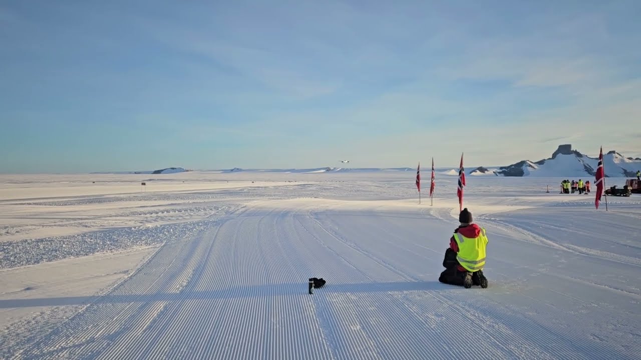 World&acute;s Top Landings! Norse Atlantic's Boeing 787 Dreamliner Historic First Landing in Antarctica!