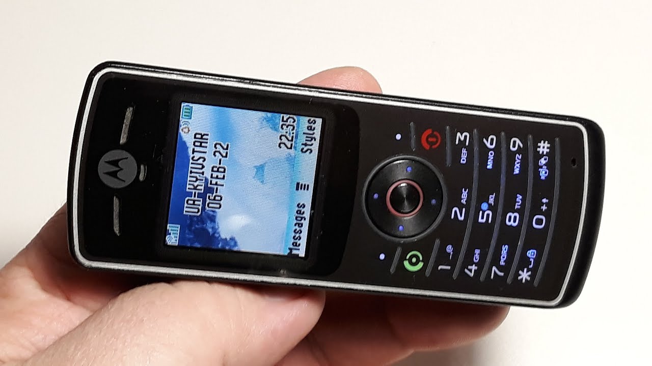 Motorola W180 - бюджетный телефон 2007 года с технологией CrystalTalk +  стерео FM-радио