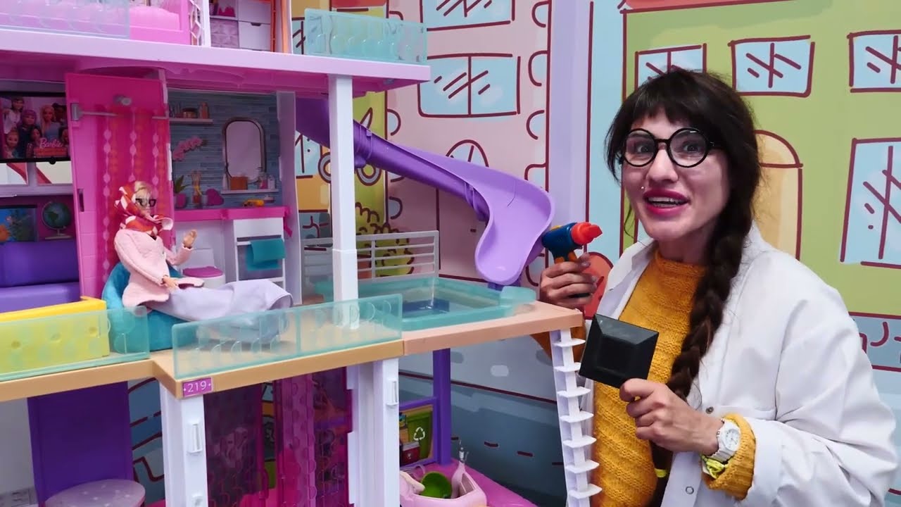 Ümit ile Barbie kuklası oyunu. Aile temalı hikâye oyunu